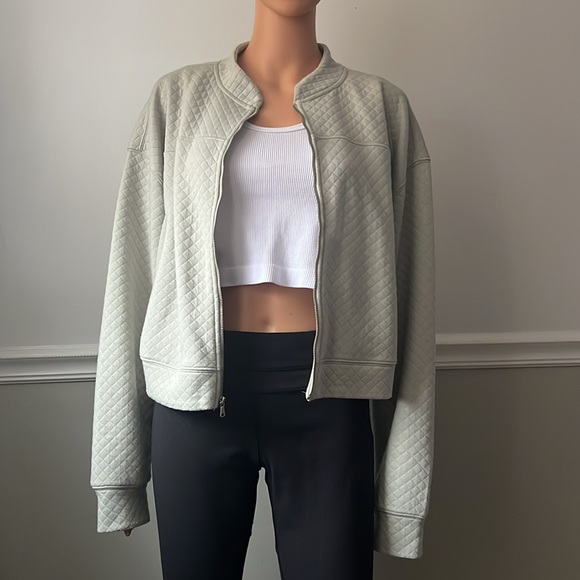 #47. GILLY HICKS Women’s Quilted Bomber Jacket - Picture 2 of 15